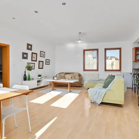 Primaxarya - Maisonette Right On The Main Square With Breath Taking 360 Views Of Apartmán Bratislava
