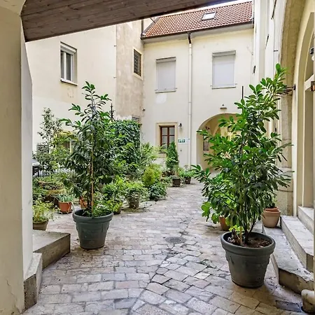 Penthouse 360 Castle View - In The Heart Of Old Town Bratysława